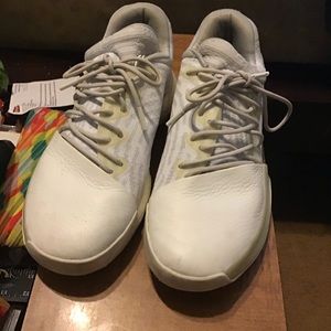 “Christmas” Volume 1 James Harden Adidas